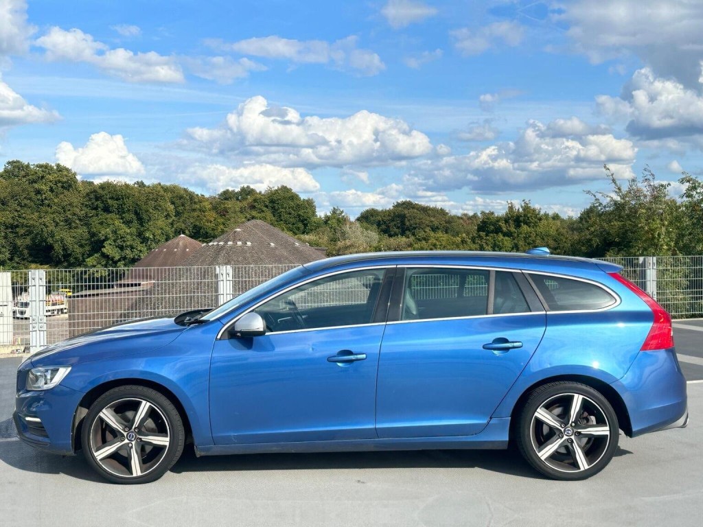 View VOLVO V60 2.0 D4 R-Design Nav Euro 6 (s/s) 5dr