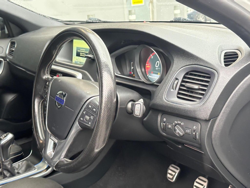 VOLVO V40
