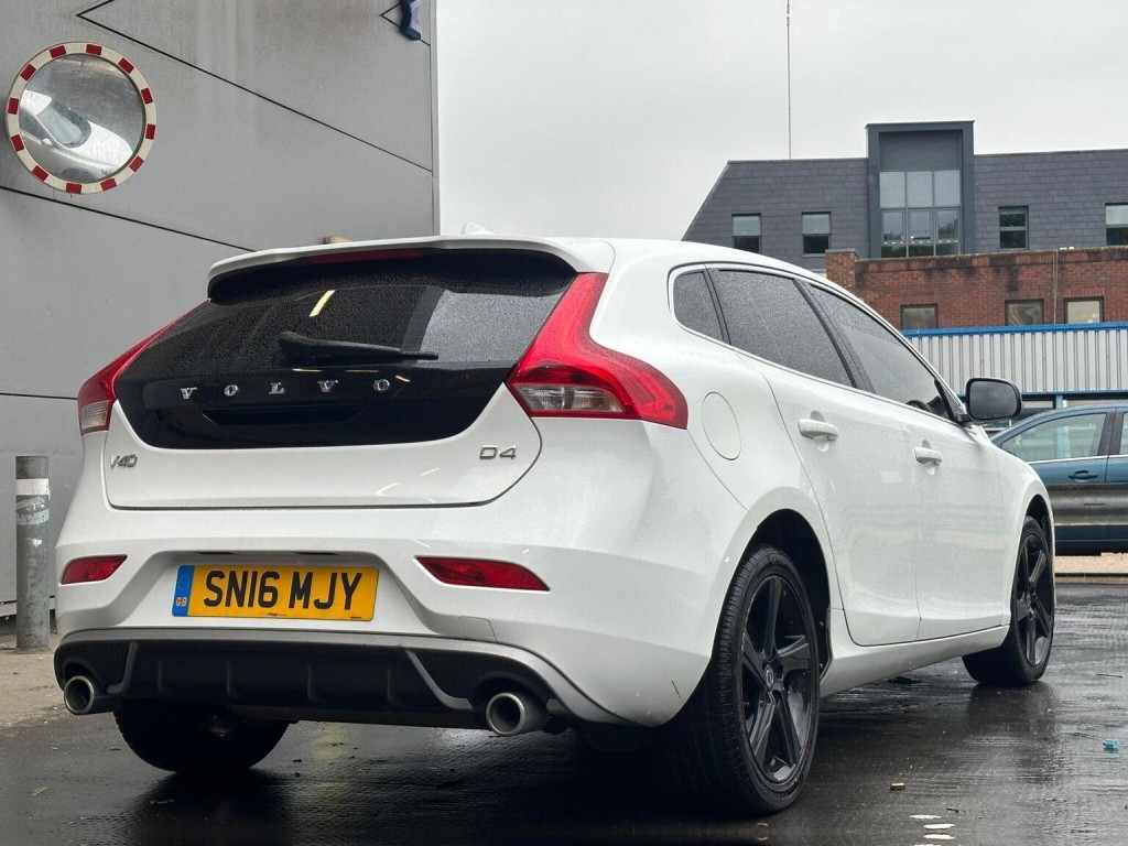 VOLVO V40