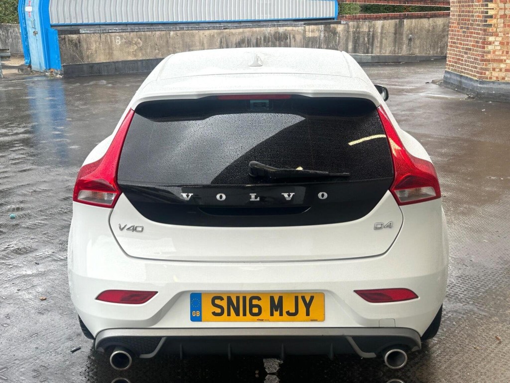 VOLVO V40
