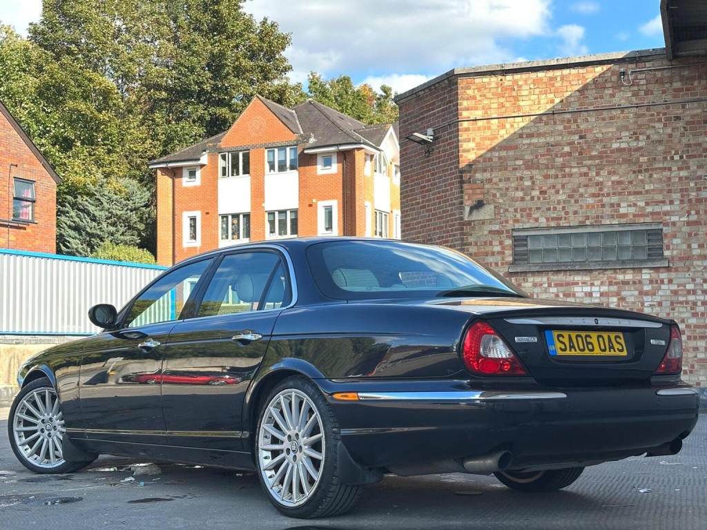 View JAGUAR XJ 2.7 TDVi Sovereign 4dr