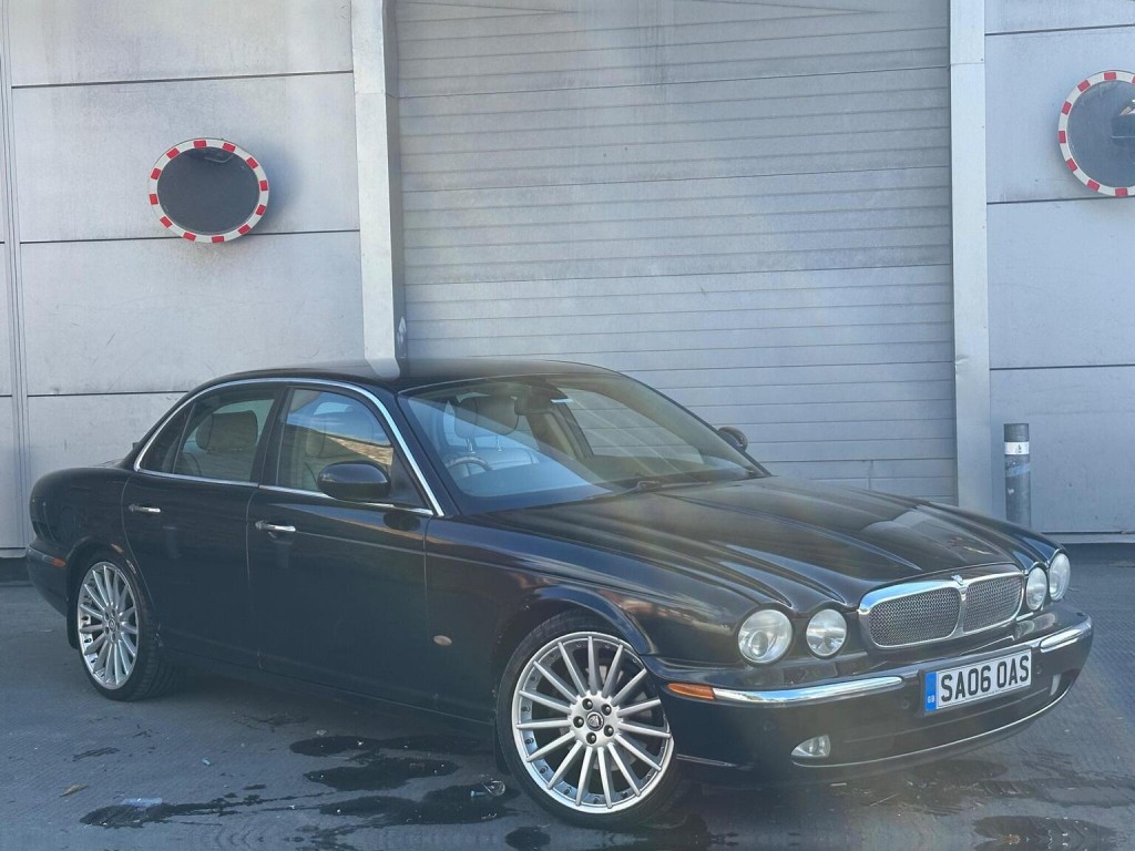 View JAGUAR XJ 2.7 TDVi Sovereign 4dr