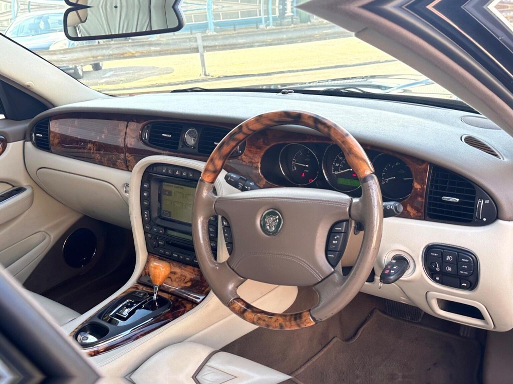 JAGUAR XJ