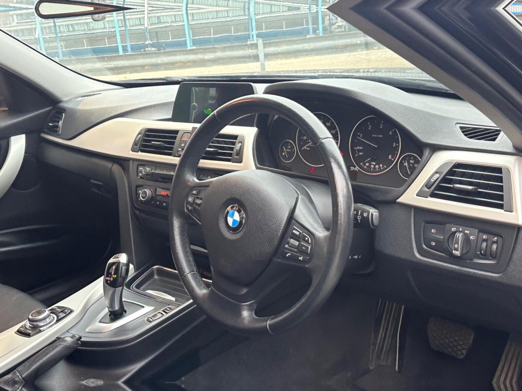 View BMW 3 SERIES 2.0 320d ED EfficientDynamics Business Auto Euro 5 (s/s) 4dr