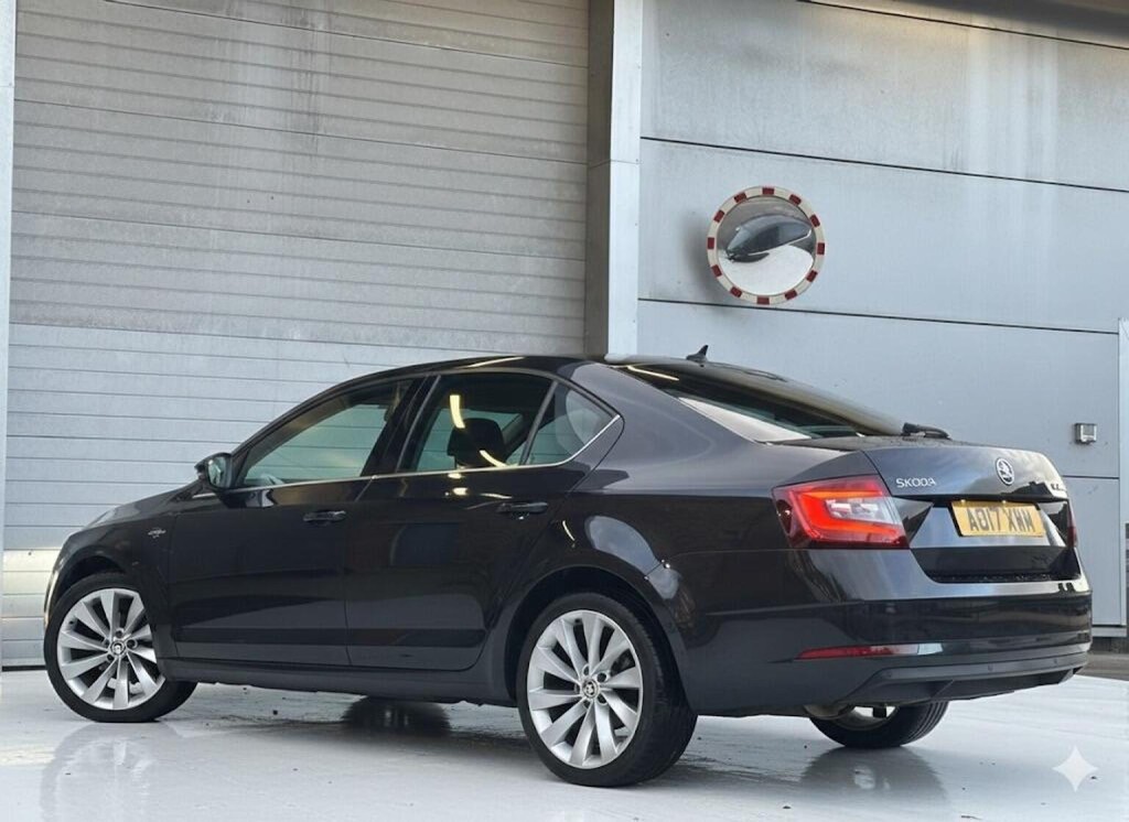 View SKODA OCTAVIA 2.0 TDI Laurin & Klement DSG Euro 6 (s/s) 5dr