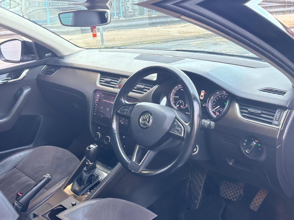 View SKODA OCTAVIA 2.0 TDI Laurin & Klement DSG Euro 6 (s/s) 5dr