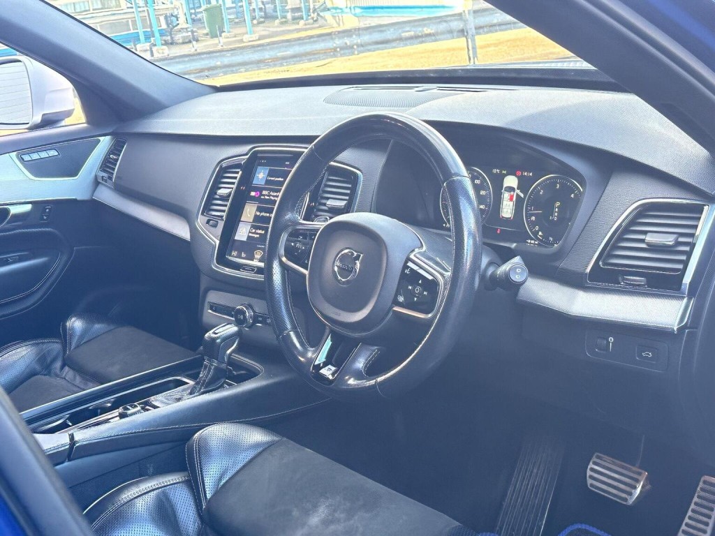 View VOLVO XC90 2.0 D5 R-Design Geartronic 4WD Euro 6 (s/s) 5dr