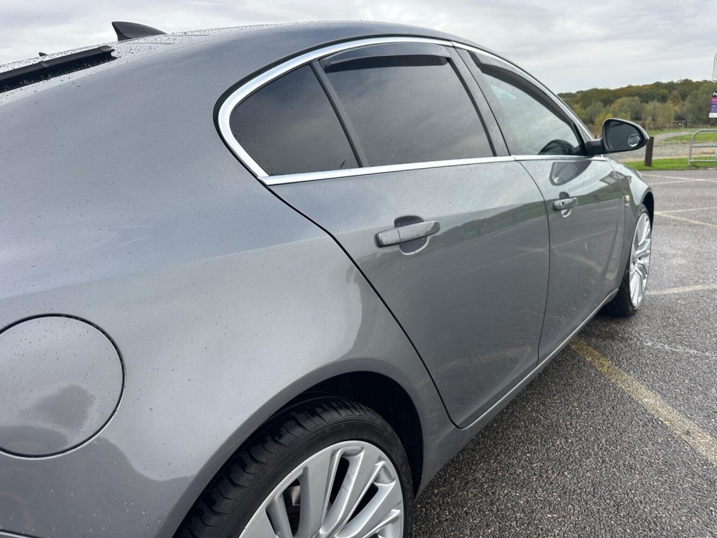 VAUXHALL INSIGNIA
