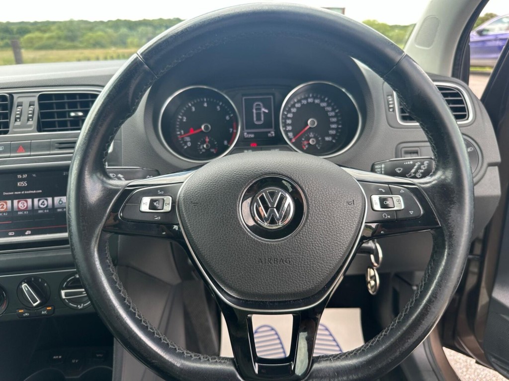 VOLKSWAGEN POLO