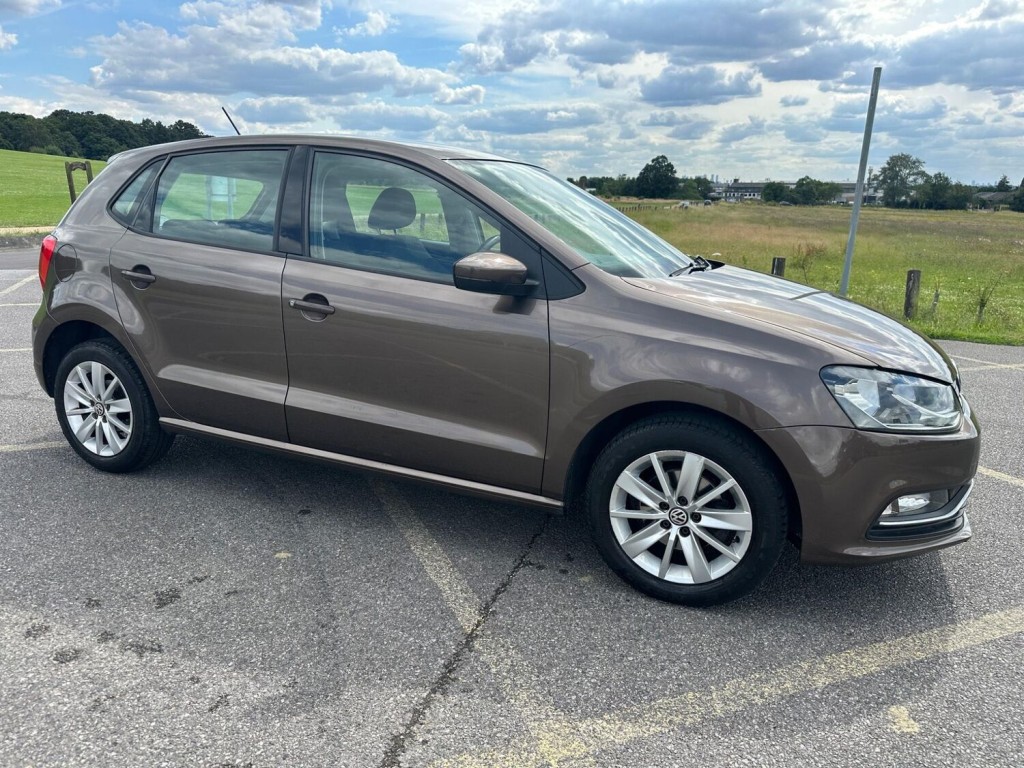 VOLKSWAGEN POLO