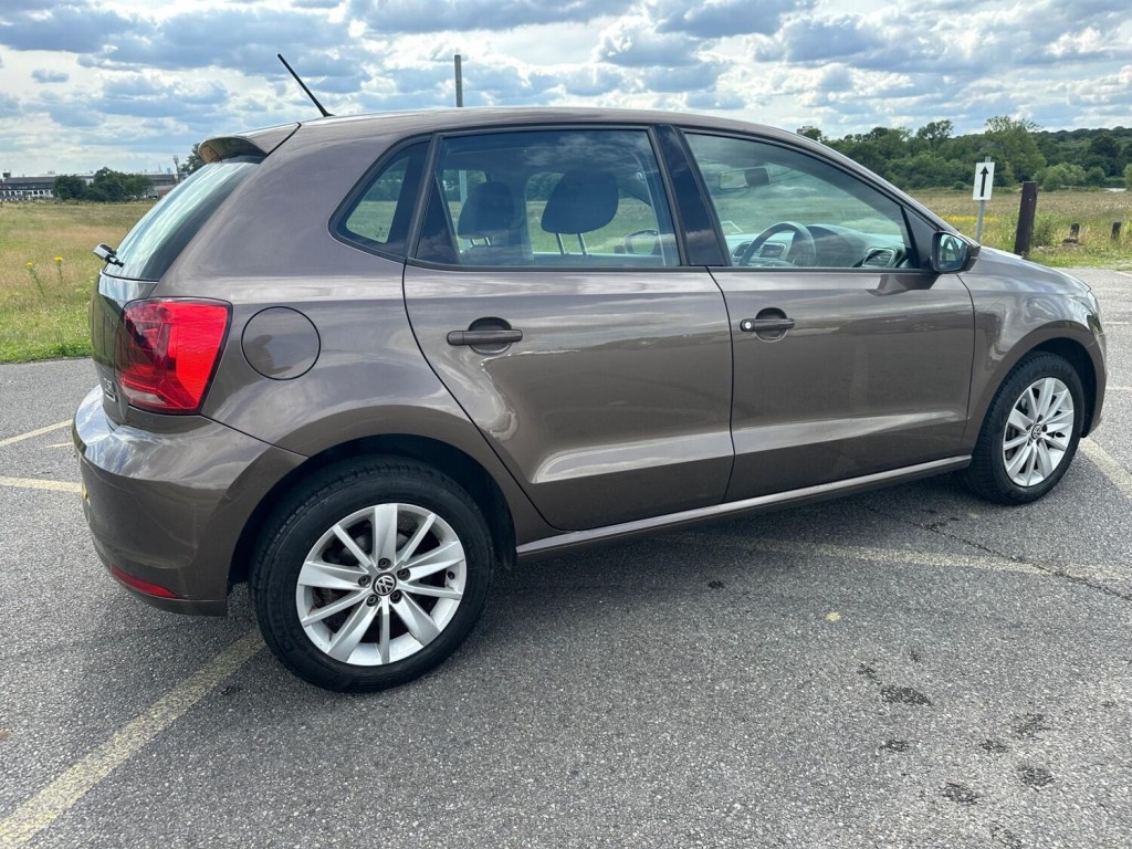 VOLKSWAGEN POLO