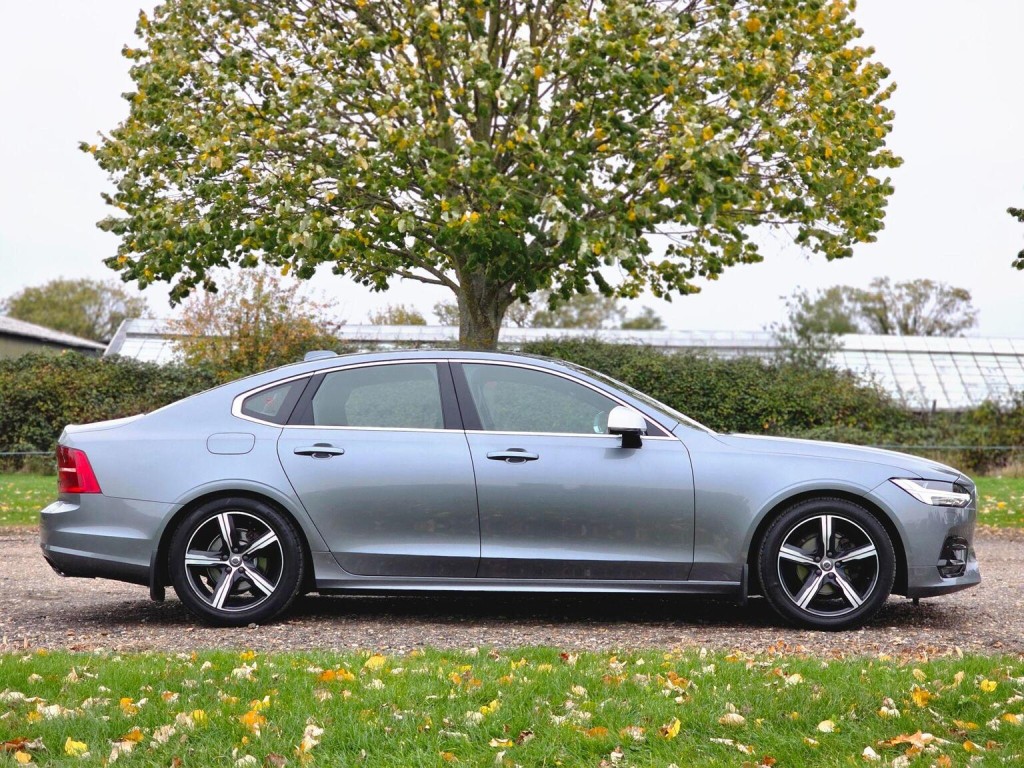 VOLVO S90