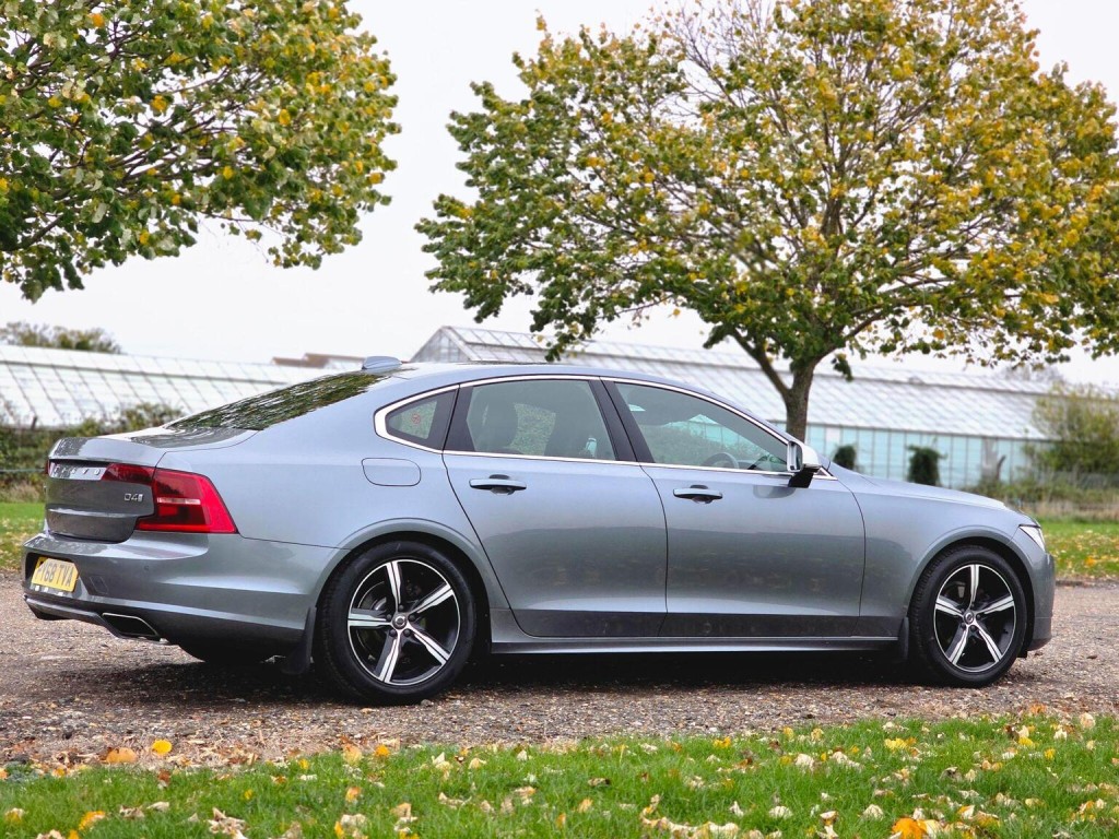 VOLVO S90