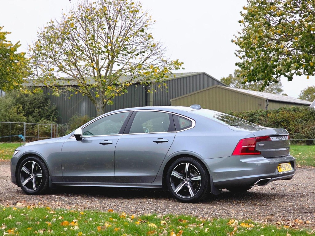 VOLVO S90