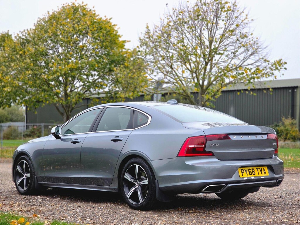 VOLVO S90