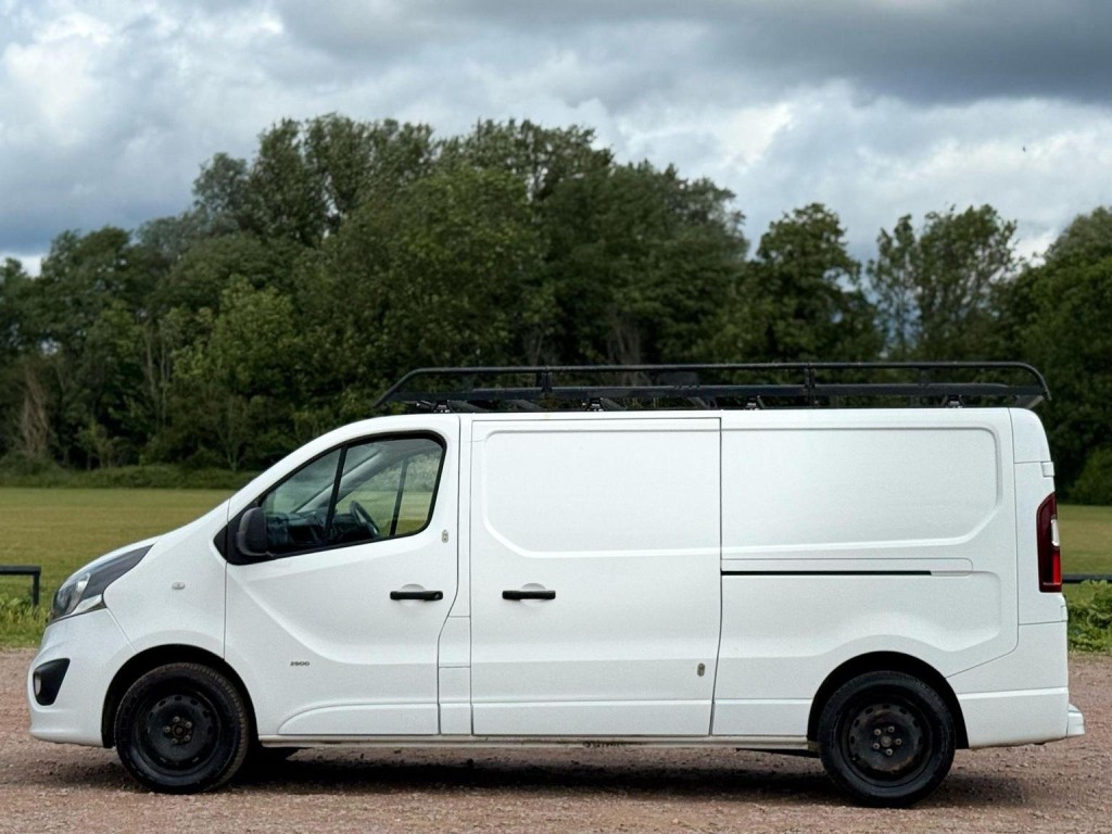 VAUXHALL VIVARO