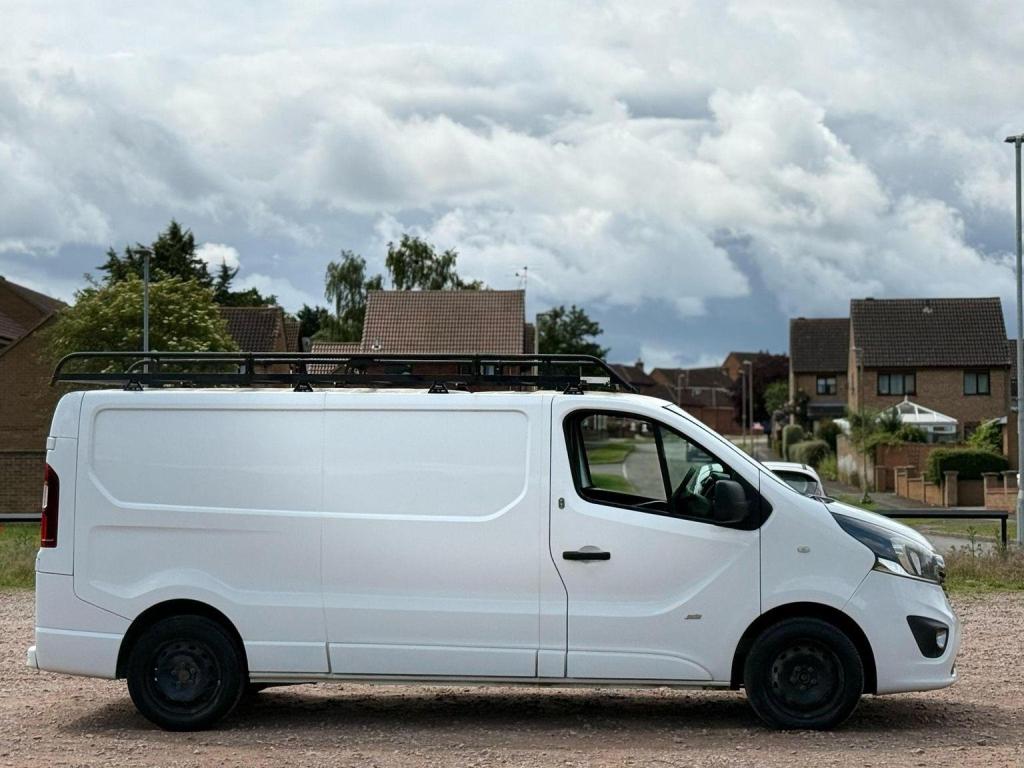 VAUXHALL VIVARO