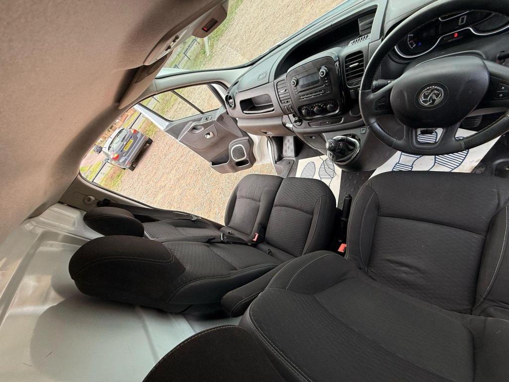 VAUXHALL VIVARO