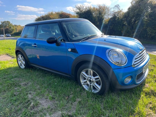 MINI HATCH