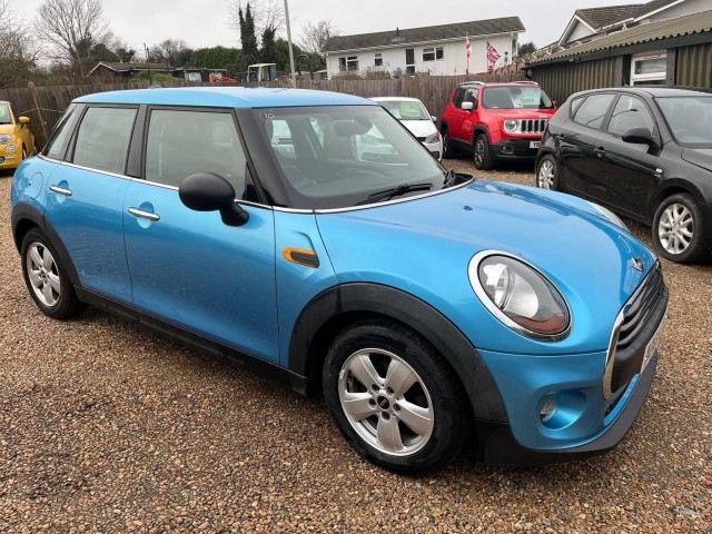 MINI HATCH