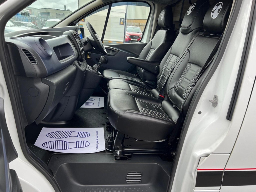 VAUXHALL VIVARO