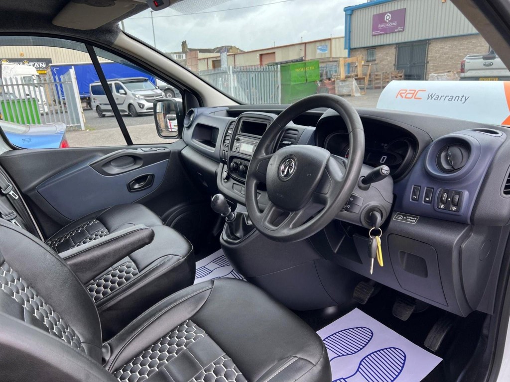 VAUXHALL VIVARO