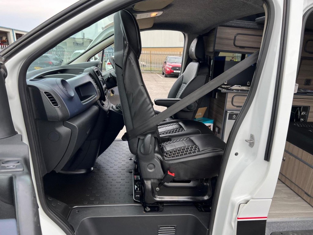 VAUXHALL VIVARO