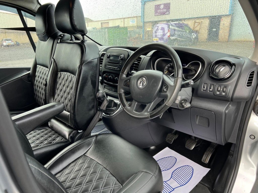 VAUXHALL VIVARO