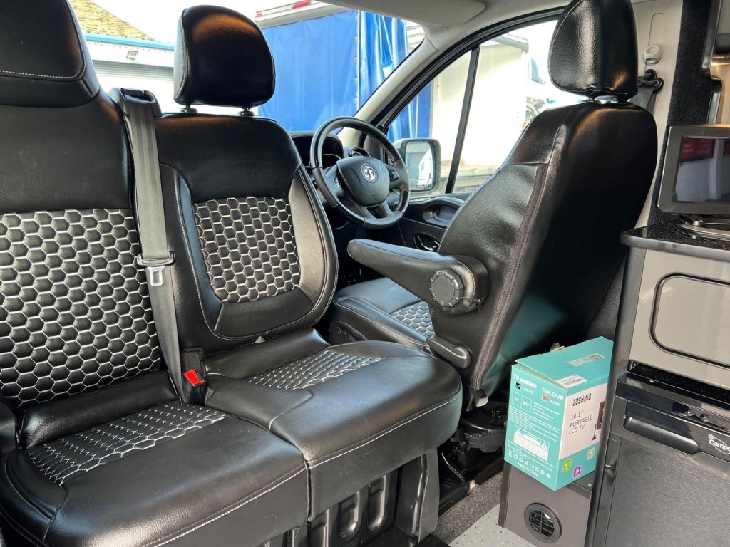 VAUXHALL VIVARO