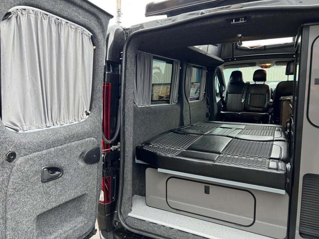 VAUXHALL VIVARO