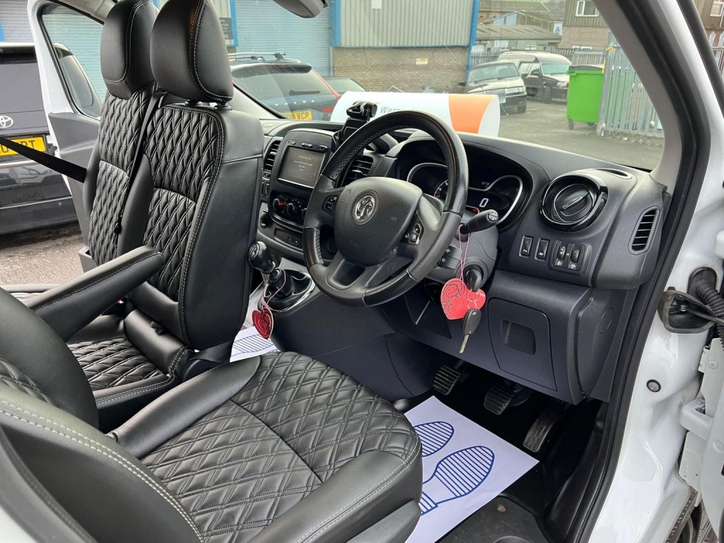 VAUXHALL VIVARO
