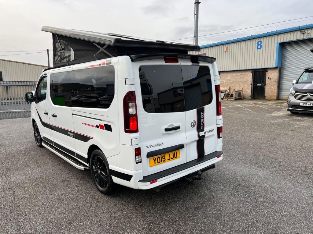 VAUXHALL VIVARO