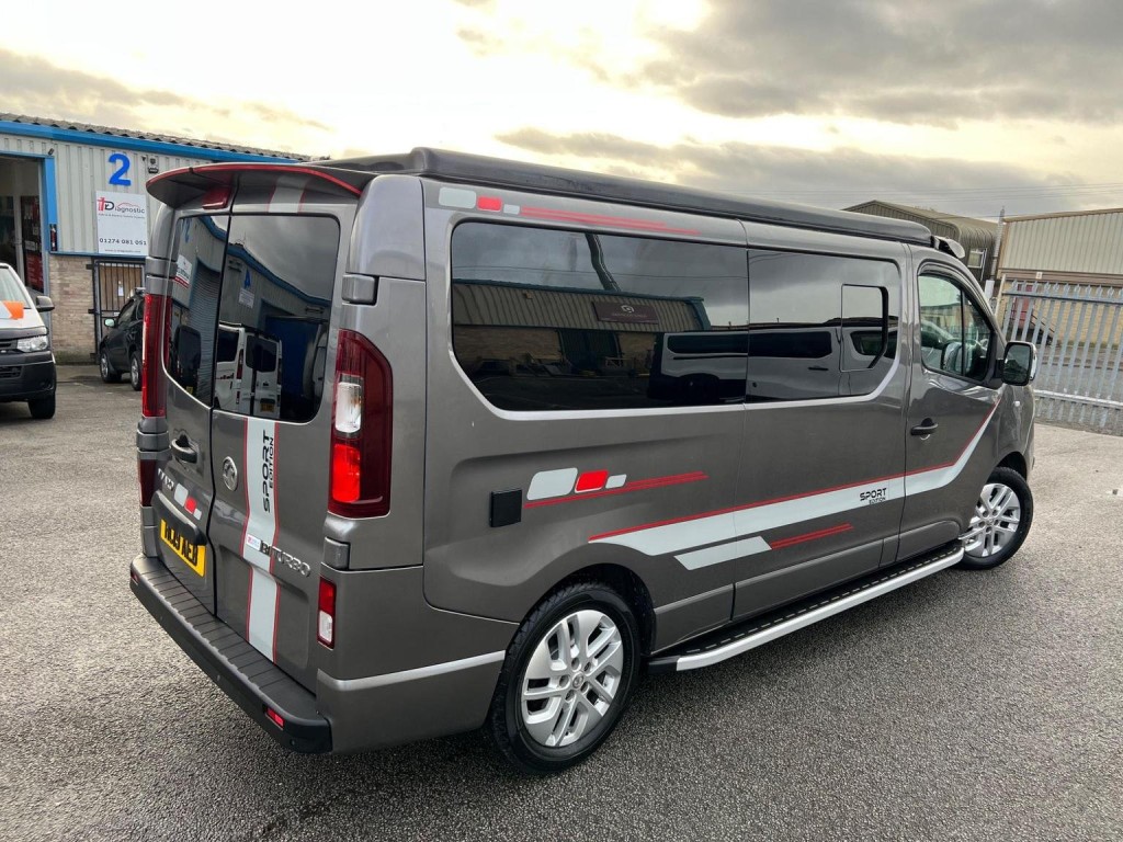 VAUXHALL VIVARO