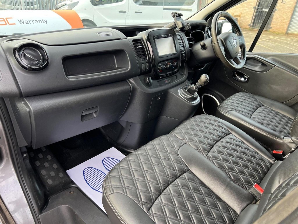 VAUXHALL VIVARO