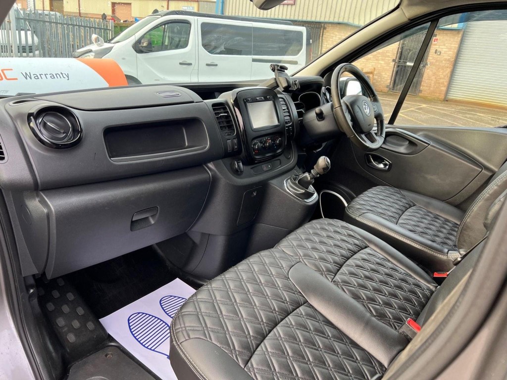 VAUXHALL VIVARO