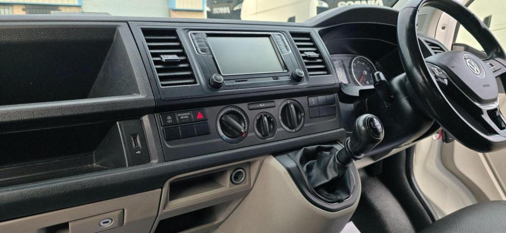 VOLKSWAGEN TRANSPORTER