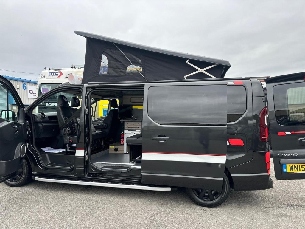 VAUXHALL VIVARO