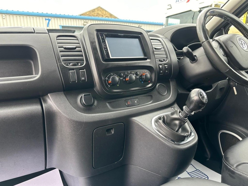 VAUXHALL VIVARO