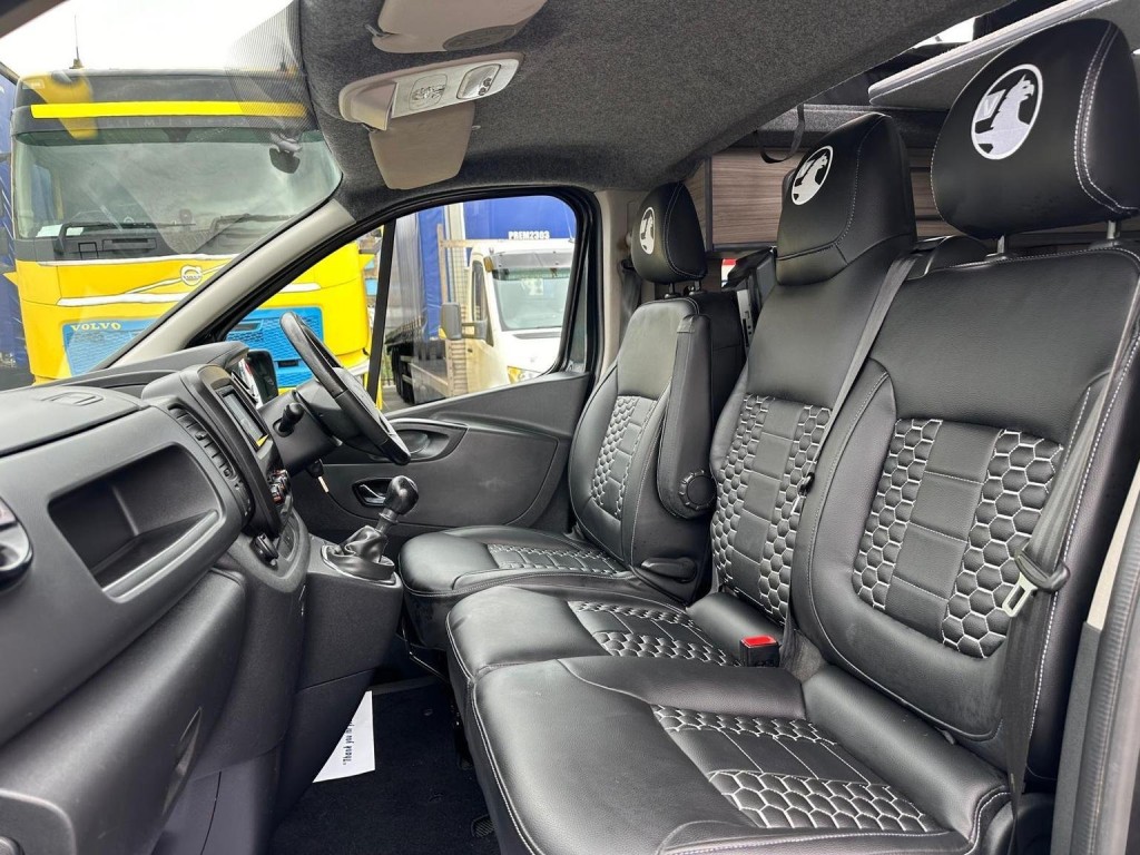 VAUXHALL VIVARO