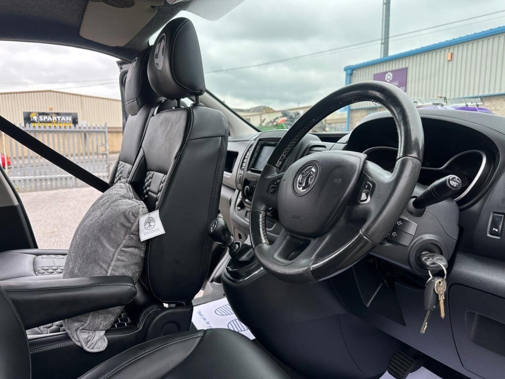 VAUXHALL VIVARO