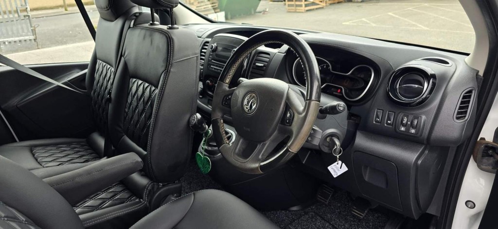 VAUXHALL VIVARO