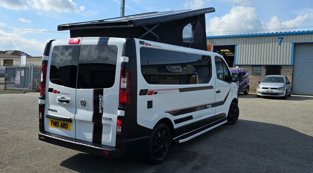 VAUXHALL VIVARO