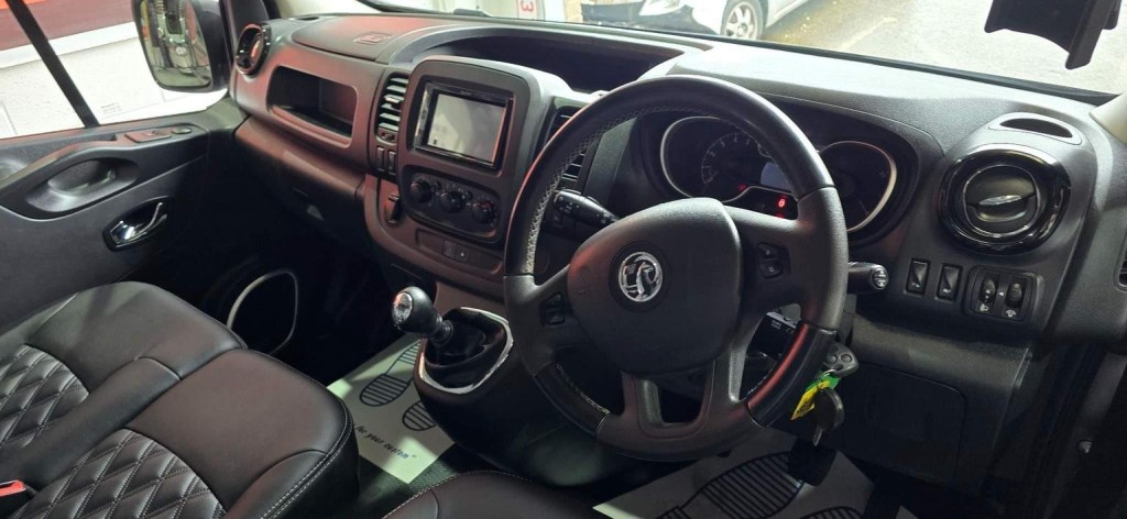 VAUXHALL VIVARO