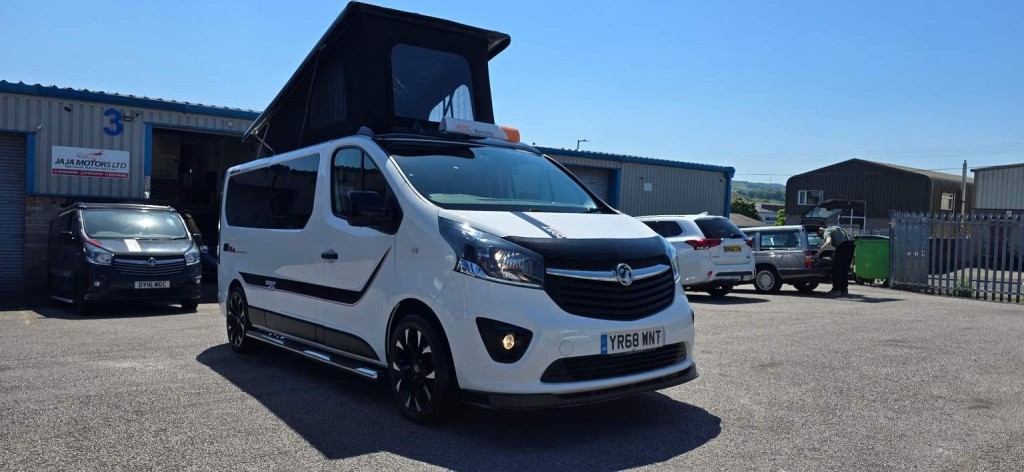 VAUXHALL VIVARO