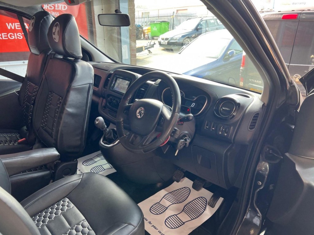 VAUXHALL VIVARO