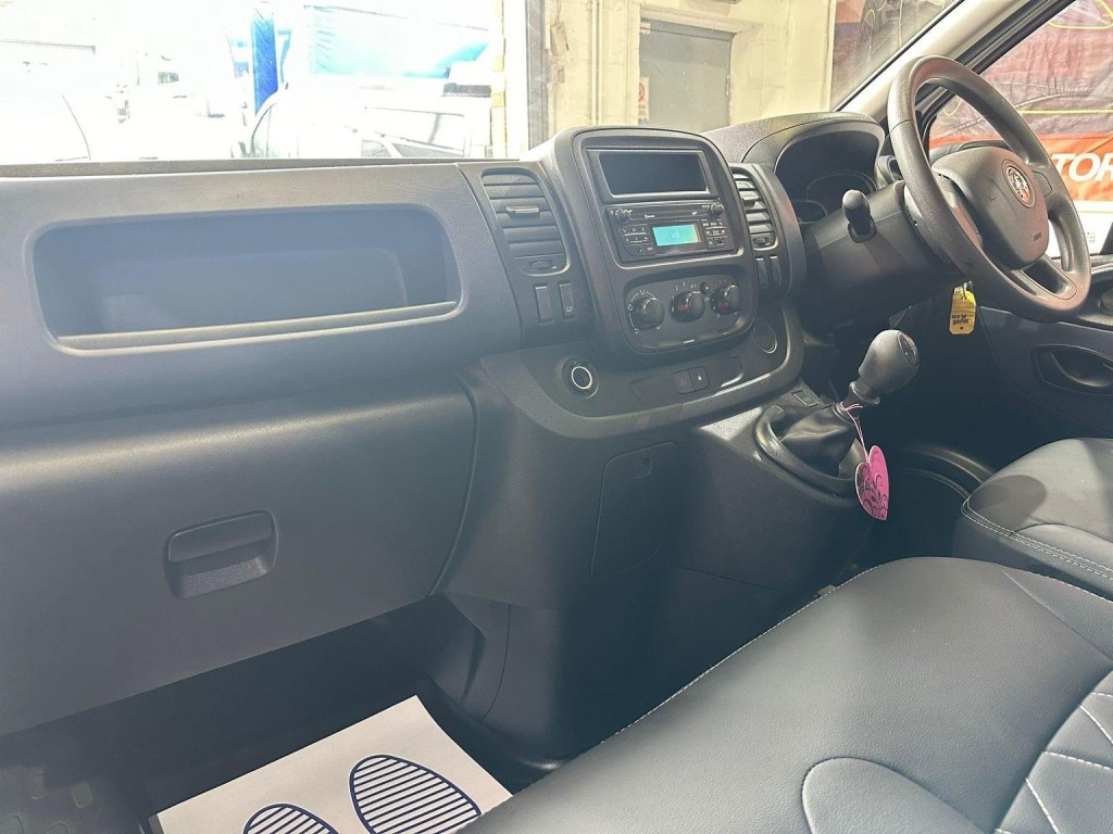 VAUXHALL VIVARO