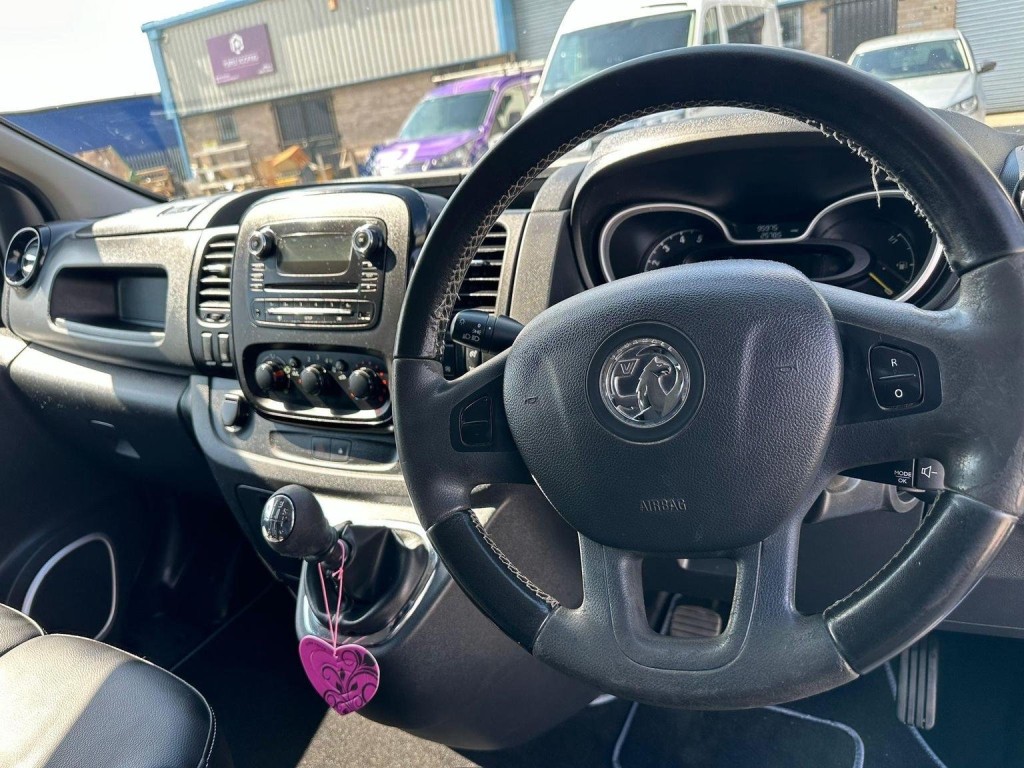 VAUXHALL VIVARO