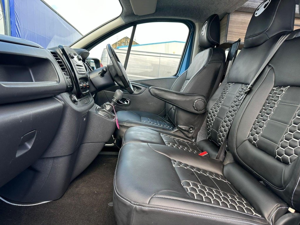 VAUXHALL VIVARO