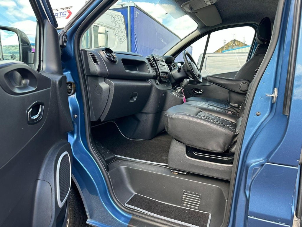 VAUXHALL VIVARO