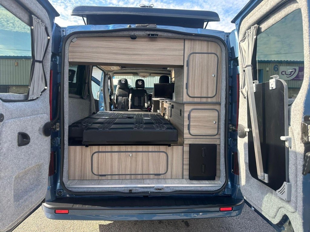VAUXHALL VIVARO